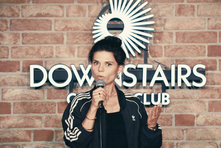 mo im downstairs comedy Club